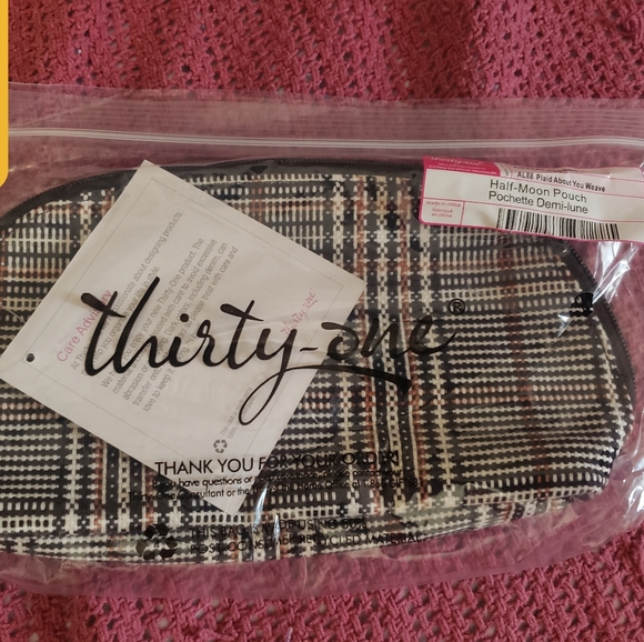 Thirty One Casual Crossbody Tote $65 - Picture 3 of 4